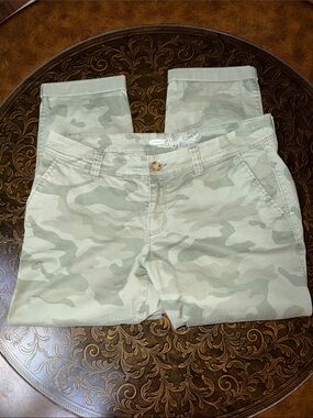 Boyfriend Camo Cropped Pants Size 8